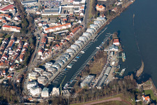 Vue aérienne de Lotissement résidentiel sur les rives de l'ancien bassin portuaire de la Hafenstrasse du Rhin en face de Sea-Live à Speyer dans le département Rhénanie-Palatinat, Allemagne