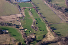 Vue aérienne de Club de golf Pfalz Neustadt ad Weinstraße eV à le quartier Geinsheim in Neustadt an der Weinstraße dans le département Rhénanie-Palatinat, Allemagne
