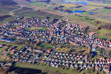 Gommersheim dans le département Rhénanie-Palatinat, Allemagne du point de vue du drone