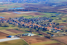 Böbingen dans le département Rhénanie-Palatinat, Allemagne du point de vue du drone