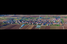 Vue aérienne de Panorama de la ville et des environs à Böbingen dans le département Rhénanie-Palatinat, Allemagne