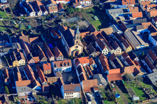 Vue aérienne de Église protestante Zeiskam à Zeiskam dans le département Rhénanie-Palatinat, Allemagne