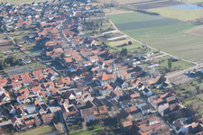 Vue aérienne de Du nord-ouest à Erlenbach bei Kandel dans le département Rhénanie-Palatinat, Allemagne