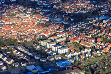 Vue aérienne de 4 blocs résidentiels à Gartenstr à Herxheim bei Landau dans le département Rhénanie-Palatinat, Allemagne
