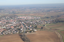 Vue aérienne de Soultz-sous-Forêts dans le département Bas Rhin, France