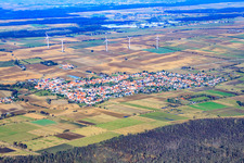 Vue aérienne de Vue du village depuis le sud à Minfeld dans le département Rhénanie-Palatinat, Allemagne