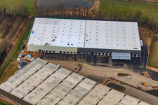 Zone industrielle de Horst, 3ème phase de construction pour le groupe STS à le quartier Minderslachen in Kandel dans le département Rhénanie-Palatinat, Allemagne du point de vue du drone