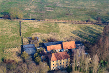 Barthelsmühle à le quartier Minderslachen in Kandel dans le département Rhénanie-Palatinat, Allemagne du point de vue du drone