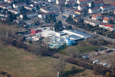 Vue aérienne de Piscine ludique La-Ola à le quartier Queichheim in Landau in der Pfalz dans le département Rhénanie-Palatinat, Allemagne
