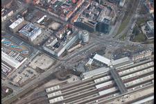 Vue aérienne de Gare principale Heidelberg à le quartier Weststadt in Heidelberg dans le département Bade-Wurtemberg, Allemagne