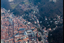 Vue aérienne de Université et château à le quartier Kernaltstadt in Heidelberg dans le département Bade-Wurtemberg, Allemagne