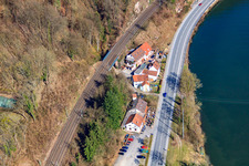 Vue aérienne de Restaurant au bord du Neckar à Zwingenberg dans le département Bade-Wurtemberg, Allemagne