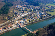 Vue aérienne de Pont Nekar Zwingenberg à Zwingenberg dans le département Bade-Wurtemberg, Allemagne