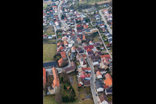Vue aérienne de Route locale venant de l'est à le quartier Grombach in Bad Rappenau dans le département Bade-Wurtemberg, Allemagne