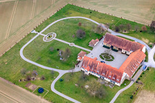 Vue aérienne de Domaine de Schwarzerdhof à le quartier Gölshausen in Bretten dans le département Bade-Wurtemberg, Allemagne