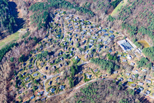 Vue aérienne de Zone d'habitation dans le quartier de Feriendorf Eichwald à le quartier Gossersweiler in Gossersweiler-Stein dans le département Rhénanie-Palatinat, Allemagne