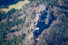 Ruine Alt-Dahn à Dahn dans le département Rhénanie-Palatinat, Allemagne vue d'en haut