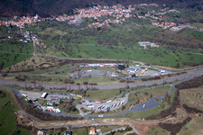 Vue aérienne de Aire de service d'autoroute sur la gestion du trafic et les directions de l'A4 Aire de Service AVIA de Saverne-Eckartswiller à Eckartswiller à Saverne dans le département Bas Rhin, France