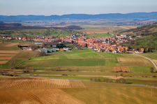 Vue aérienne de Champs agricoles et terres agricoles à Kirrwiller dans le département Bas Rhin, France