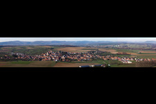 Vue aérienne de Perspective panoramique des champs et des terres agricoles à Mietesheim dans le département Bas Rhin, France
