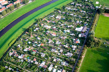 Vue aérienne de Schwalbenrain, jardins familiaux sur la Murg à Rastatt dans le département Bade-Wurtemberg, Allemagne