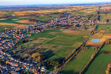 Vue aérienne de Vue du village de Viehstrich depuis le sud-est à Steinfeld dans le département Rhénanie-Palatinat, Allemagne