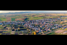 Vue aérienne de Panorama du village de Viehstrich depuis le sud-est à Steinfeld dans le département Rhénanie-Palatinat, Allemagne