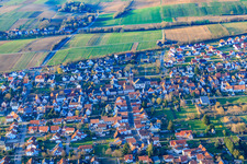 Vue aérienne de Main Street x Speckstr à le quartier Schaidt in Wörth am Rhein dans le département Rhénanie-Palatinat, Allemagne