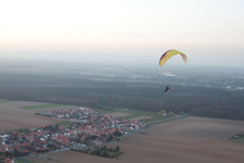 Quartier Hayna in Herxheim bei Landau dans le département Rhénanie-Palatinat, Allemagne du point de vue du drone