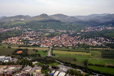 Vue aérienne de De l'ouest à le quartier Steinbach in Baden-Baden dans le département Bade-Wurtemberg, Allemagne