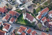 Vue aérienne de Église Saint-Pierre dans le vieux centre-ville à Gerlingen dans le département Bade-Wurtemberg, Allemagne