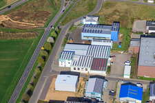 Vue aérienne de Sanitätshaus Römer GmbH & Co. KG et Inplan-Ingenieurtechnik Dipl. Ing. Jürgen Peters GmbH & Co. KG à Herxheim bei Landau dans le département Rhénanie-Palatinat, Allemagne