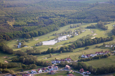 Golf Club Soufflenheim Baden-Baden à Soufflenheim dans le département Bas Rhin, France du point de vue du drone