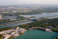 Vue aérienne de Écluse à Gambsheim dans le département Bas Rhin, France