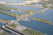 Gambsheim dans le département Bas Rhin, France vu d'un drone