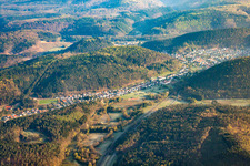 Vue aérienne de Hinterweidenthal dans le département Rhénanie-Palatinat, Allemagne