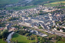 Vue aérienne de Vieille ville à Carignan dans le département Ardennes, France