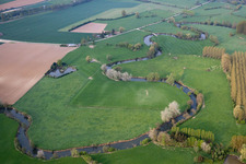 Vue aérienne de Boucle courbe des berges de l'Oise à Chigny dans le département Aisne, France