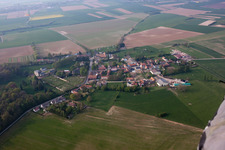 Vue aérienne de Hendecourt-lès-Ransart dans le département Pas de Calais, France