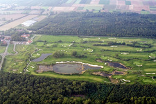 Club de golf Landgut Dreihof SÜW à Essingen dans le département Rhénanie-Palatinat, Allemagne vu d'un drone