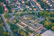 Vue aérienne de École secondaire Rheinstetten à le quartier Mörsch in Rheinstetten dans le département Bade-Wurtemberg, Allemagne