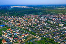 Vue aérienne de Vue de la ville depuis le nord-est à Ötigheim dans le département Bade-Wurtemberg, Allemagne