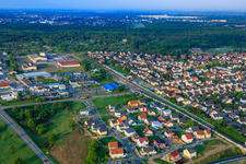 Vue aérienne de Nouvelle zone de développement Musikerviertel à Ötigheim dans le département Bade-Wurtemberg, Allemagne