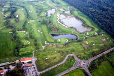 Photographie aérienne de Superficie du terrain de golf complexe de golf domaine de campagne Dreihof à le quartier Dreihof in Essingen dans le département Rhénanie-Palatinat, Allemagne
