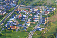 Vue aérienne de Nouvelle zone de développement Musikerviertel à Ötigheim dans le département Bade-Wurtemberg, Allemagne
