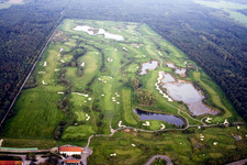 Superficie du terrain de golf complexe de golf domaine de campagne Dreihof à le quartier Dreihof in Essingen dans le département Rhénanie-Palatinat, Allemagne d'en haut