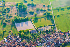Vue aérienne de Terrains de sport de SV 1950 Büchelberg eV à le quartier Büchelberg in Wörth am Rhein dans le département Rhénanie-Palatinat, Allemagne