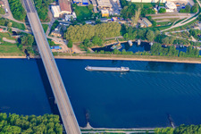 Vue aérienne de Pont Rudolf von Habsburg pour la B35 sur le Rhin à Germersheim dans le département Rhénanie-Palatinat, Allemagne