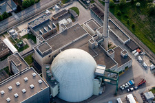 Vue aérienne de Blocs réacteurs, structures de tour de refroidissement et installations de la centrale nucléaire - centrale nucléaire - centrale nucléaire de EnBW Kernkraft GmbH, centrale nucléaire Philippsburg sur la Rheinschanzinsel à Philippsburg dans le département Bade-Wurtemberg, Allemagne