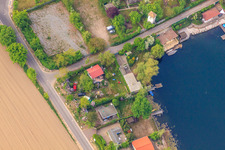 Adriatique bleue à Altrip dans le département Rhénanie-Palatinat, Allemagne d'un drone